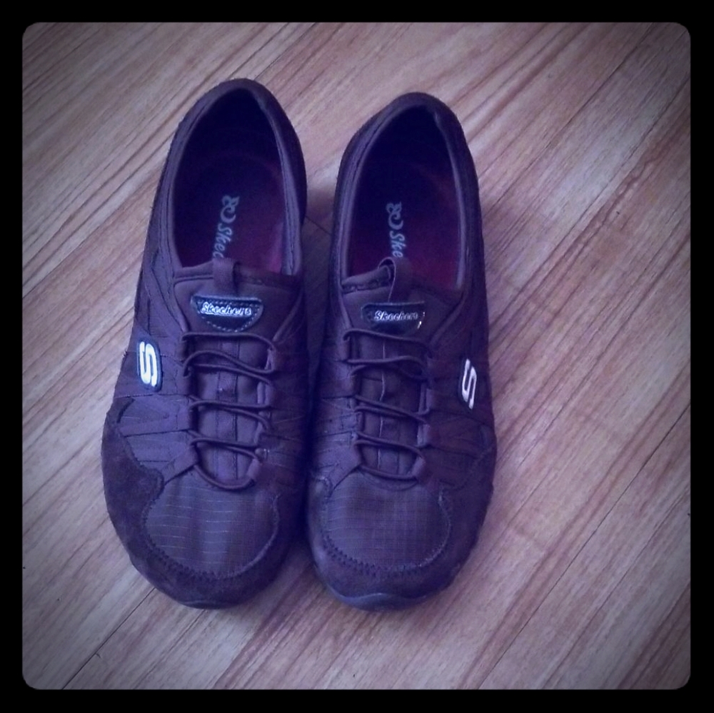 Skechers tennis shoes